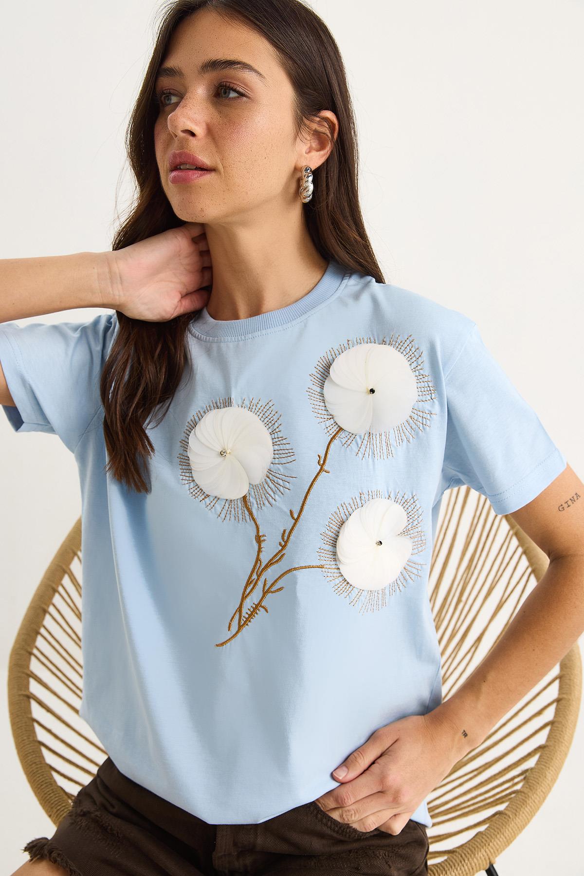 Kadın Bisiklet Yaka Kısa Kollu Nakışlı Kabartma Aksesuarlı T-Shirt 60602024 - Bebe Mavisi - Bebe Mavisi / M