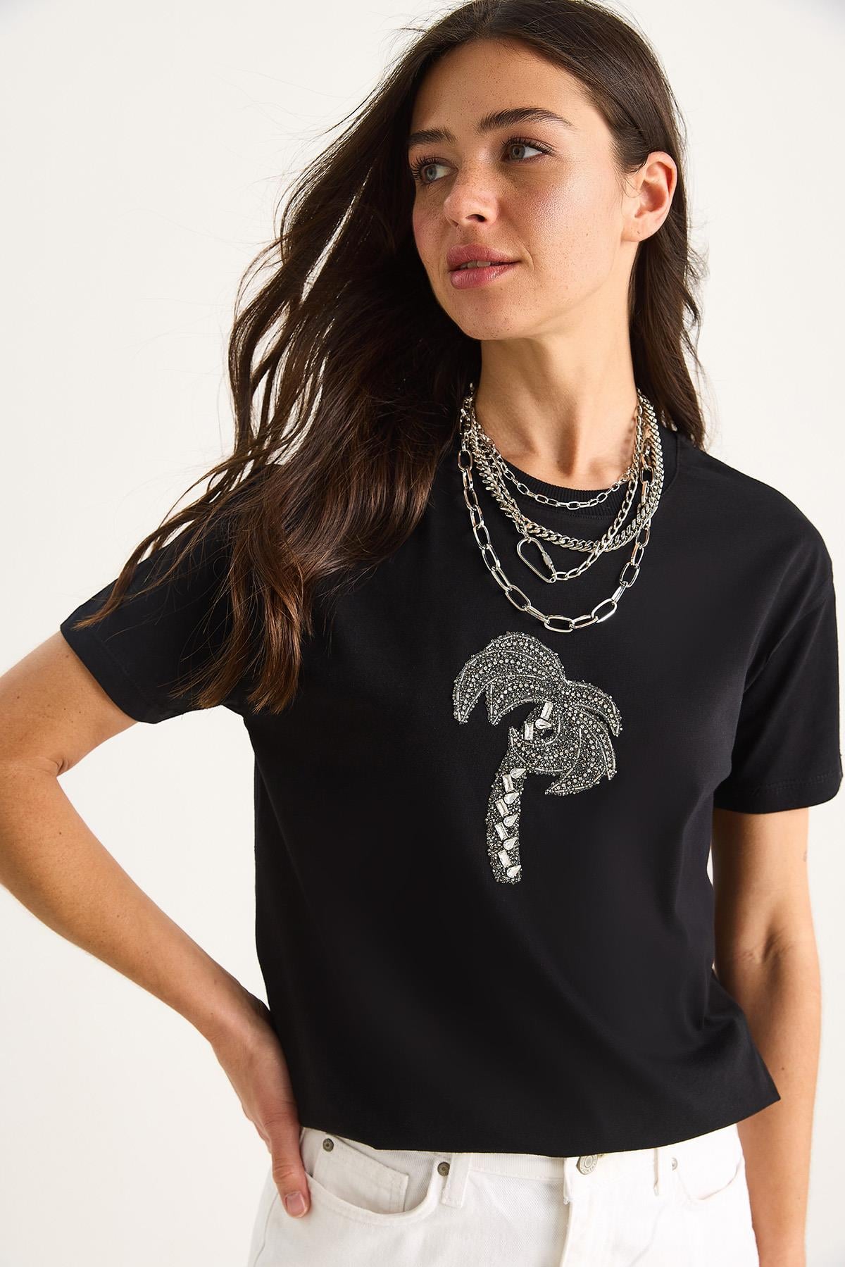 Kadın %100 Pamuk Bisiklet Yaka Palmiye Taş Aksesuarlı Rahat Kalıp T-Shirt 60602067 - Siyah - Siyah / L