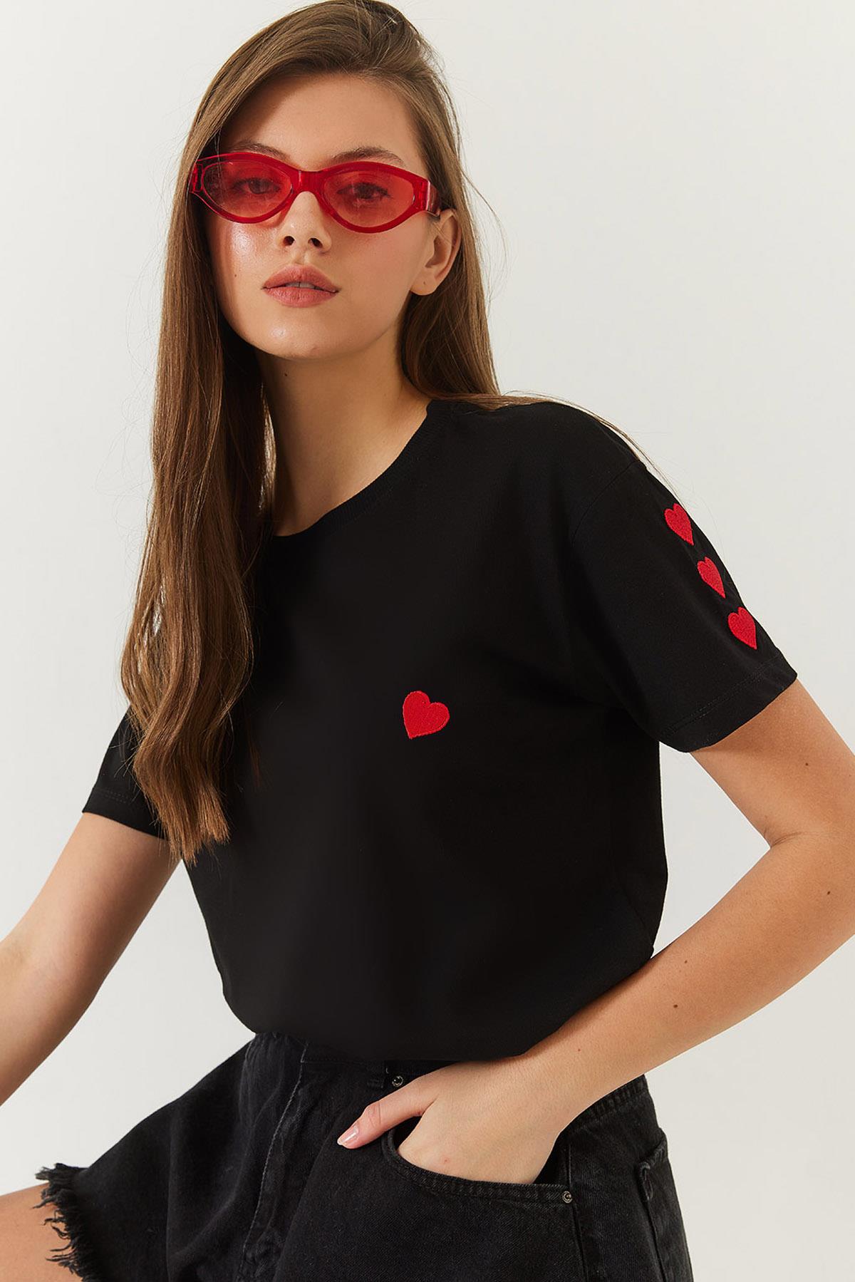 Kadın Kalp Nakışlı Tshirt 60602008 - Siyah - Siyah / M
