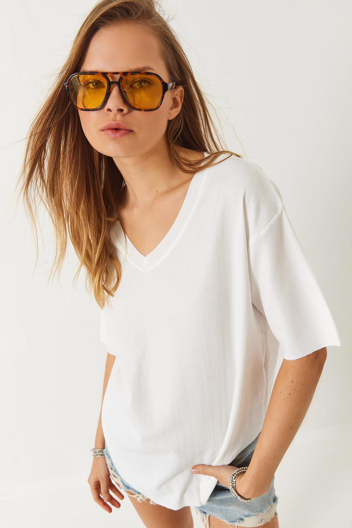 Kadın V Yaka Oval Kesim Bürümcük Basic T-Shirt 60261484 - Ekru - Ekru / S