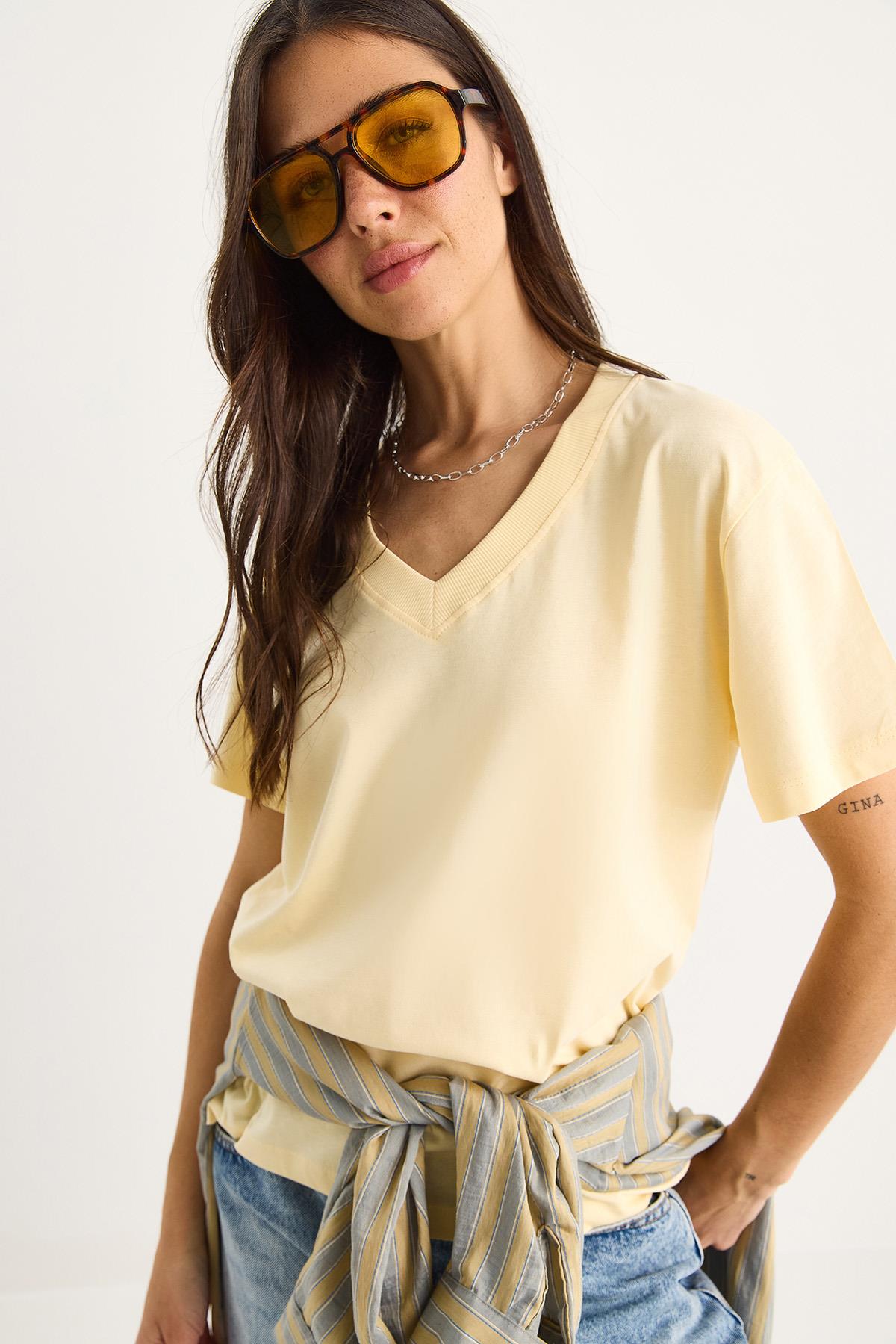 Kadın %100 Organik Pamuk Derin V Yakalı Comfort Fit T-Shirt 60602066 - Tereyağ - Tereyağ / L