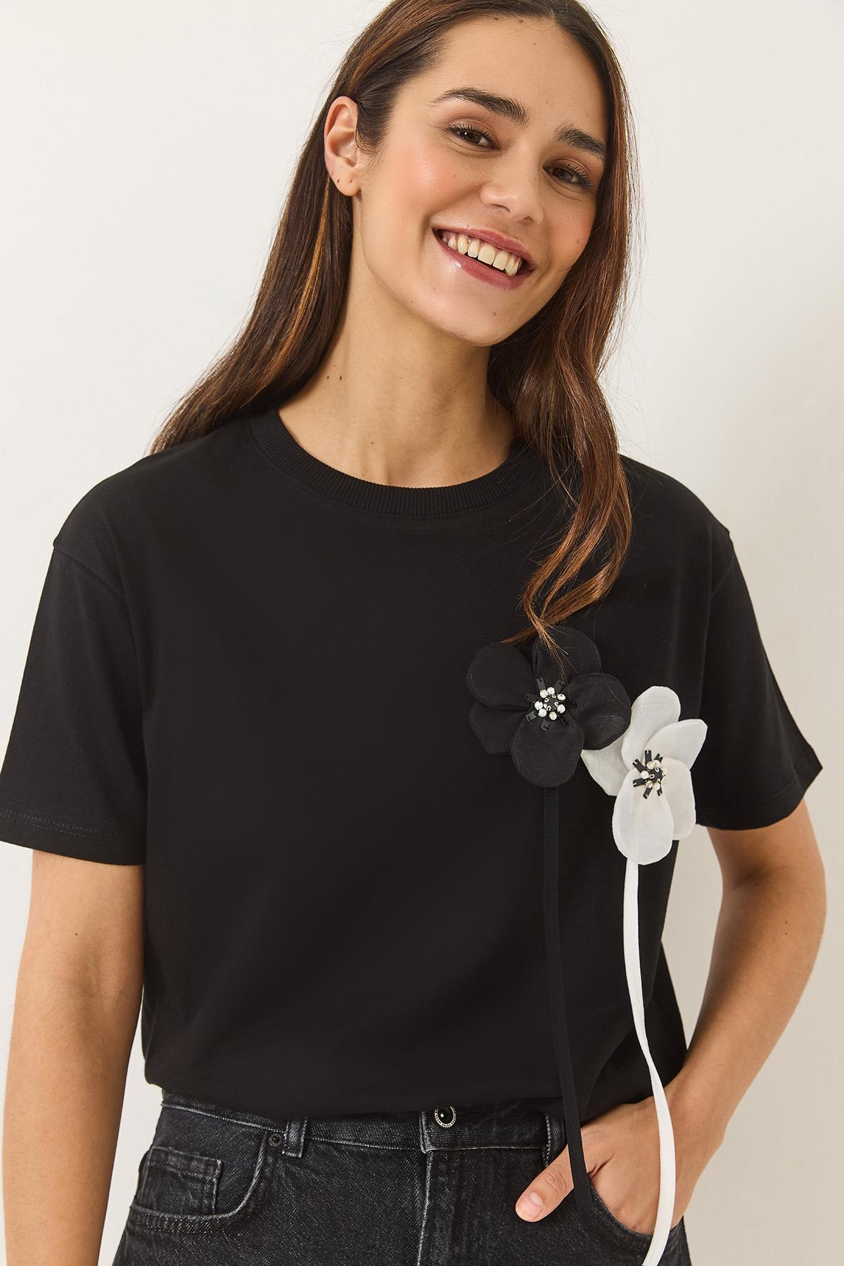 Kadın Aksesuarlı Kısa Kollu Pamuklu T-Shirt 60602041 - Siyah - S