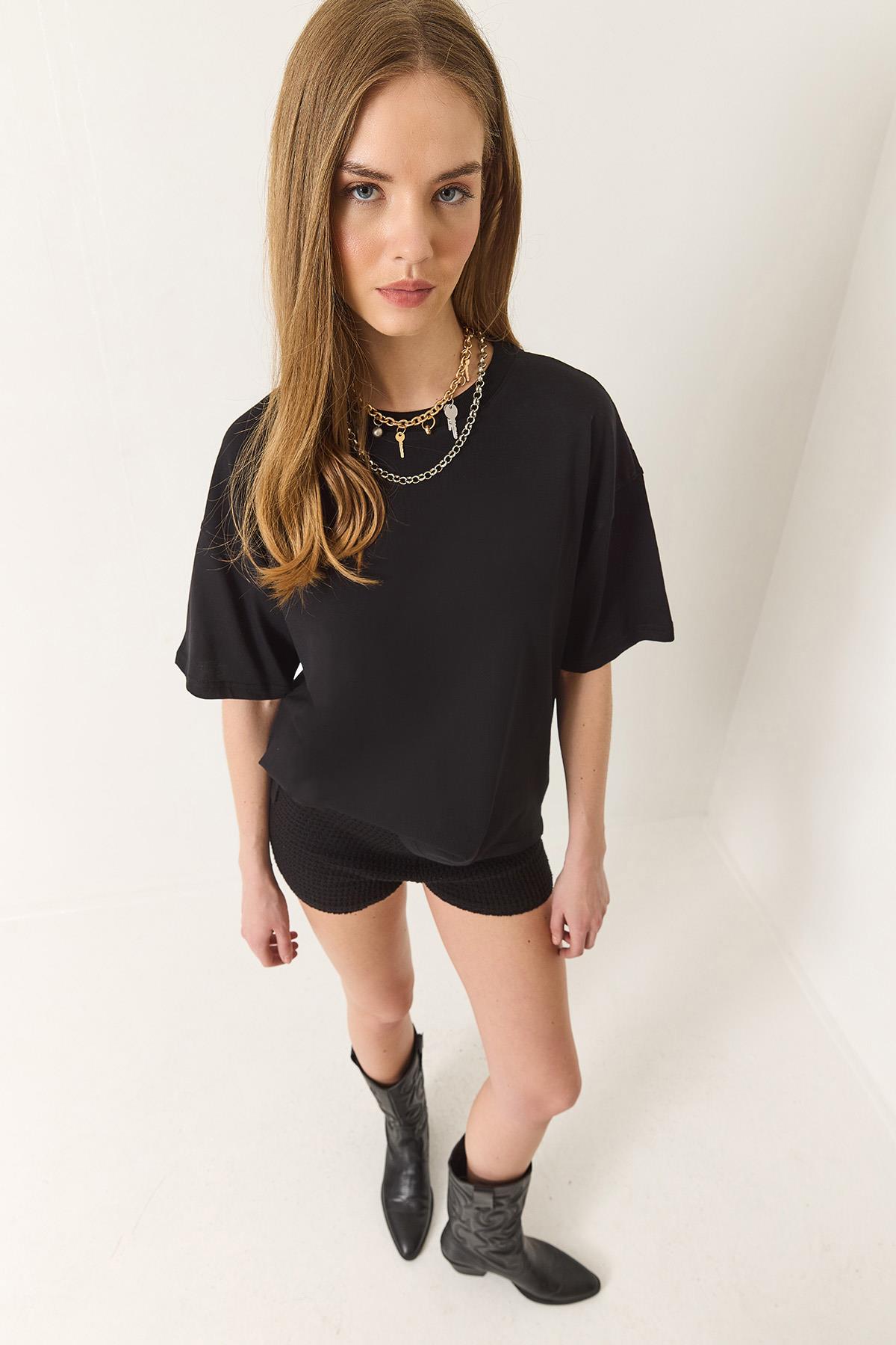 Kadın %100 Organik Pamuk Relaxed Fit Yırtmaçlı Yuvarlak Yakalı T-Shirt 60602047 - Siyah - Siyah / L