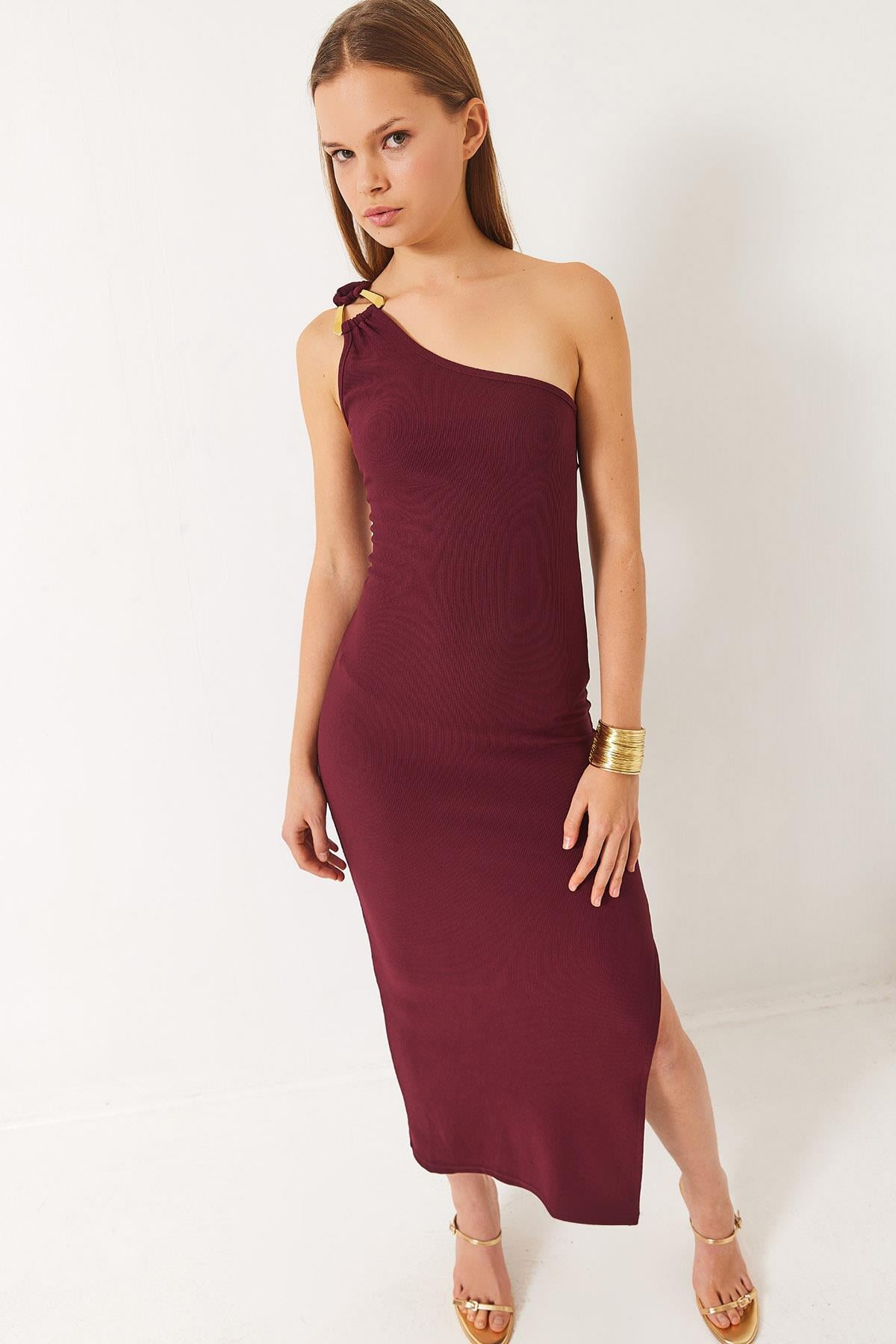 Kadın Vücuda Oturan Aksesuarlı Yırtmaçlı Örme Şık Elbise 60284009 - Bordo - Bordo / M