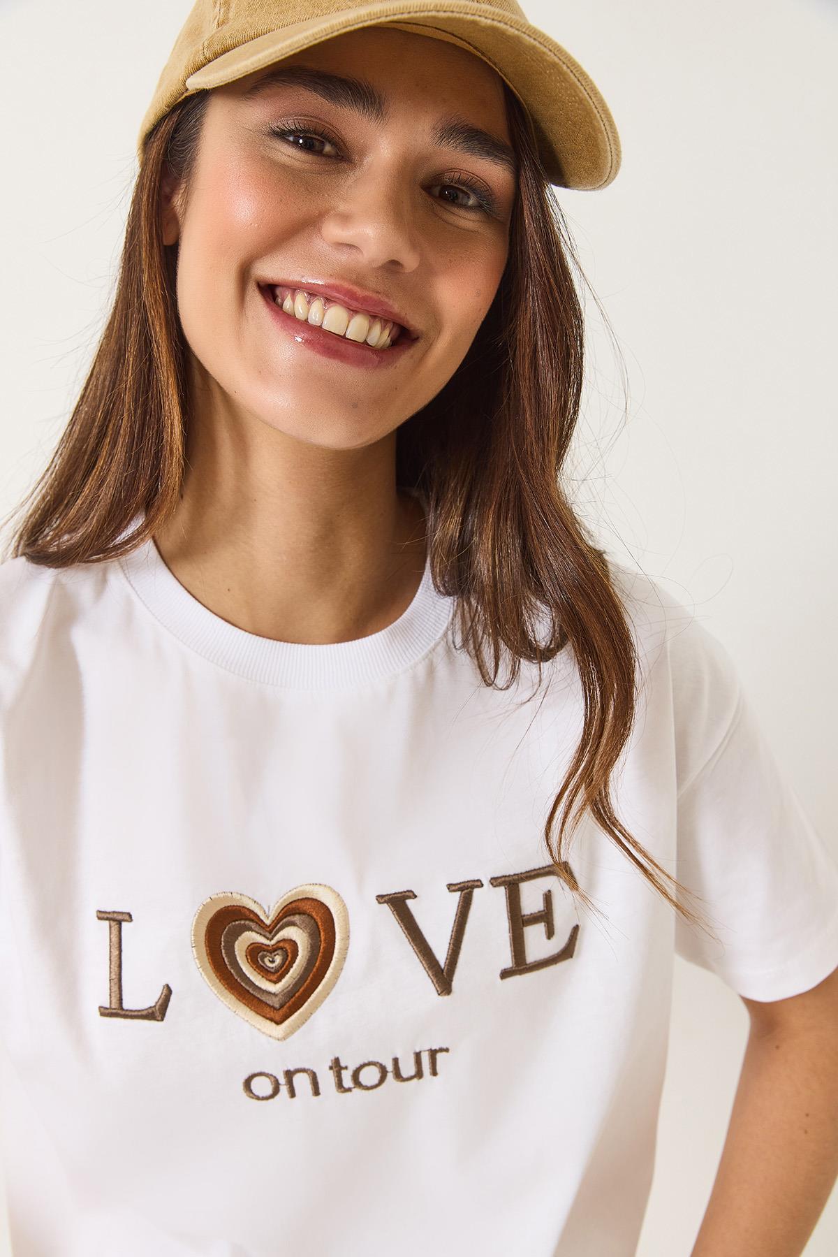 Kadın Love Nakışlı Kalp Detaylı Bisiklet Yaka Kısa Kollu T-Shirt 60602025 - Beyaz - Beyaz / L