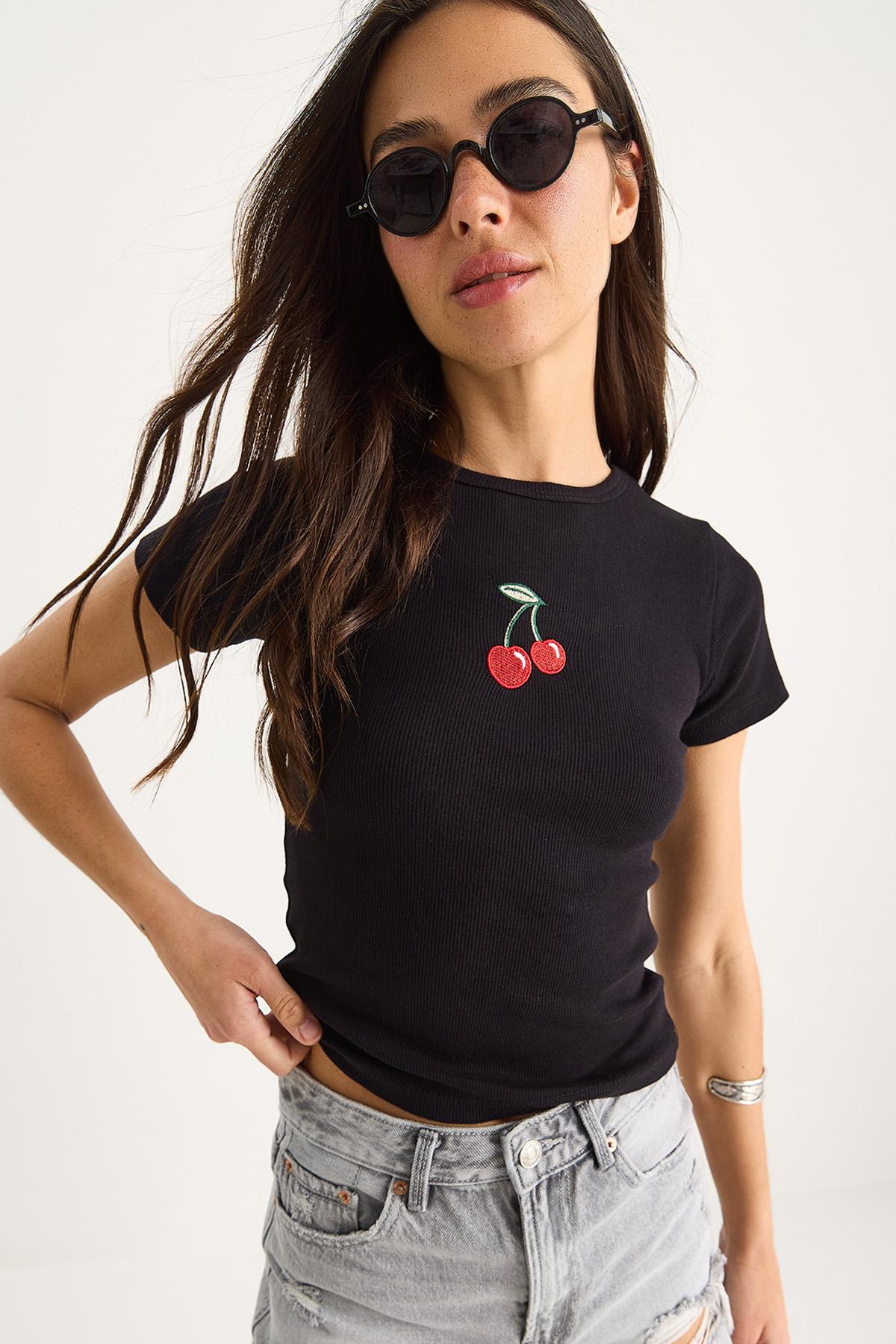 Kadın Kiraz Nakışlı Fitilli Basic Crop T-Shirt 4053 60283400 - Siyah - Siyah / L