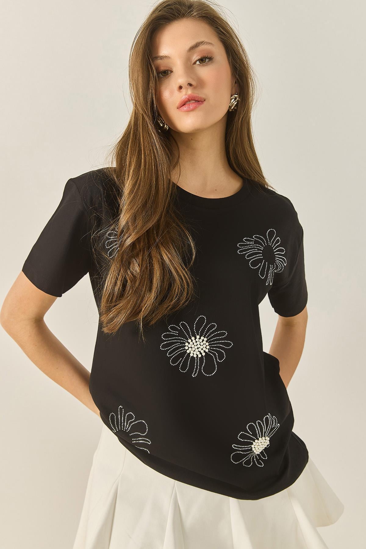 Kadın Çiçek Motifli Taş Boncuk İşlemeli Normal Kalıp Pamuklu T-Shirt 8128 60283300 - Siyah - Siyah / L