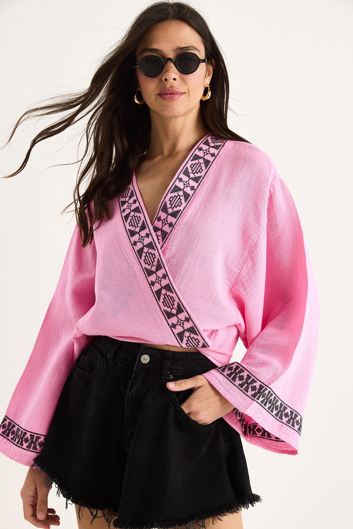 Kadın Nakış İşlemeli Bağlama Detaylı Geniş Kollu Müslin Kimono Bluz 7014 60283386 - Pembe - Pembe / S