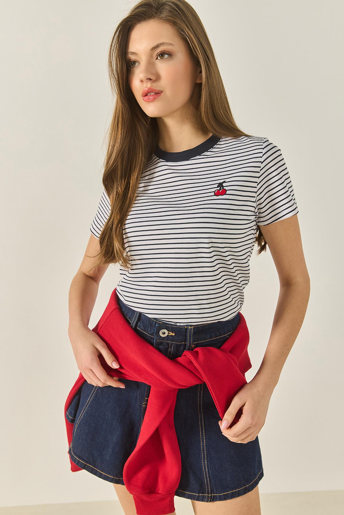 Kadın Kiraz Nakışlı Çizgili Pamuklu Basic T-Shirt 10415 60283305 - Lacivert-Beyaz - Lacivert-Beyaz / S