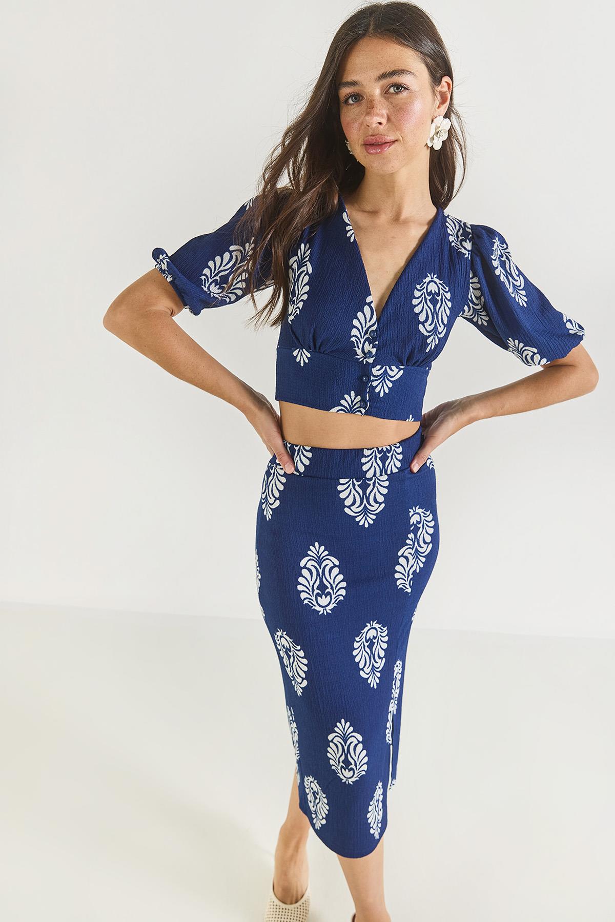 Kadın V Yaka Crop Bluz Yırtmaç Detaylı Etek Desenli Bürümcük Alt-Üst Takım 8037 60284045 - Lacivert-Beyaz - Lacivert-Beyaz / S