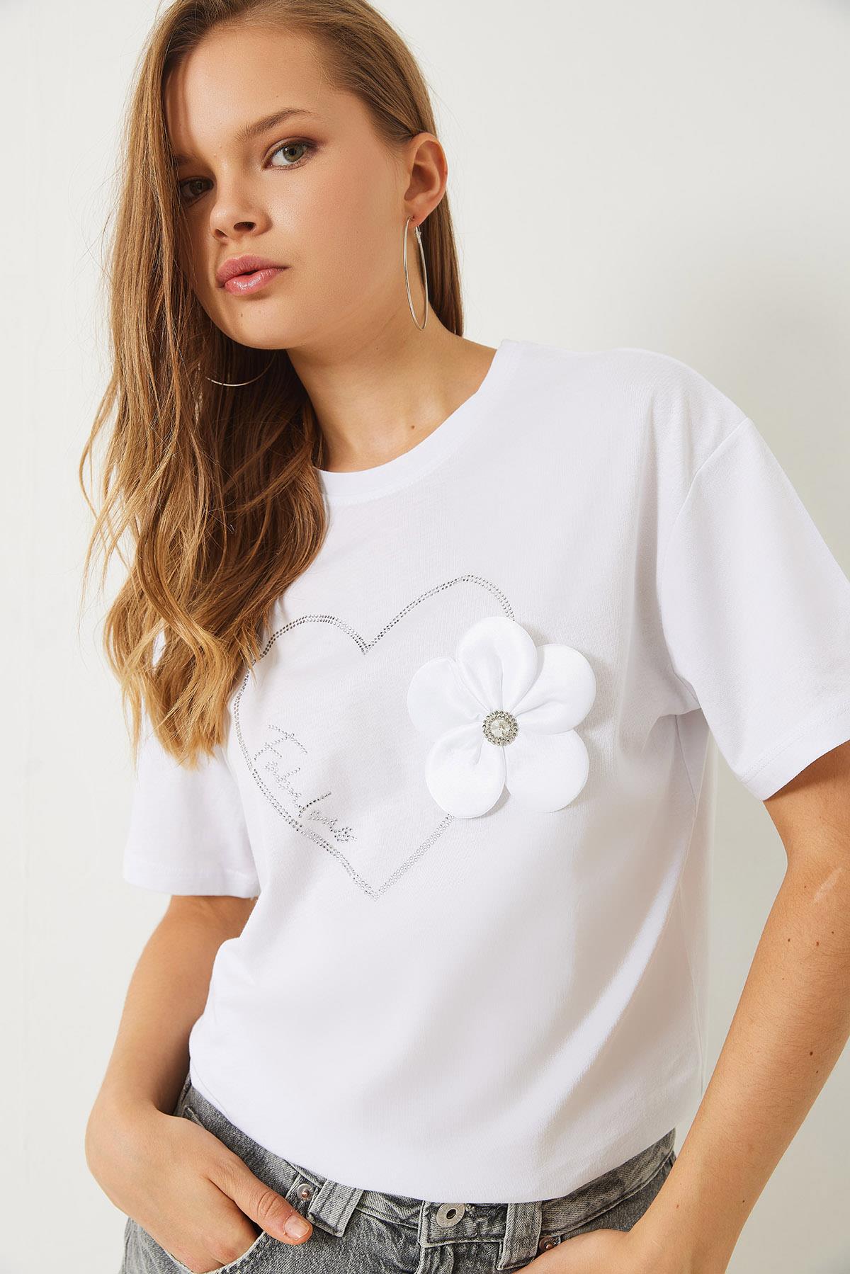 Kadın Kalpli Taş Baskılı Çiçek Aksesuarlu Bisiklet Yaka Pamuklu T-Shirt 60283098 - Beyaz - Beyaz / S