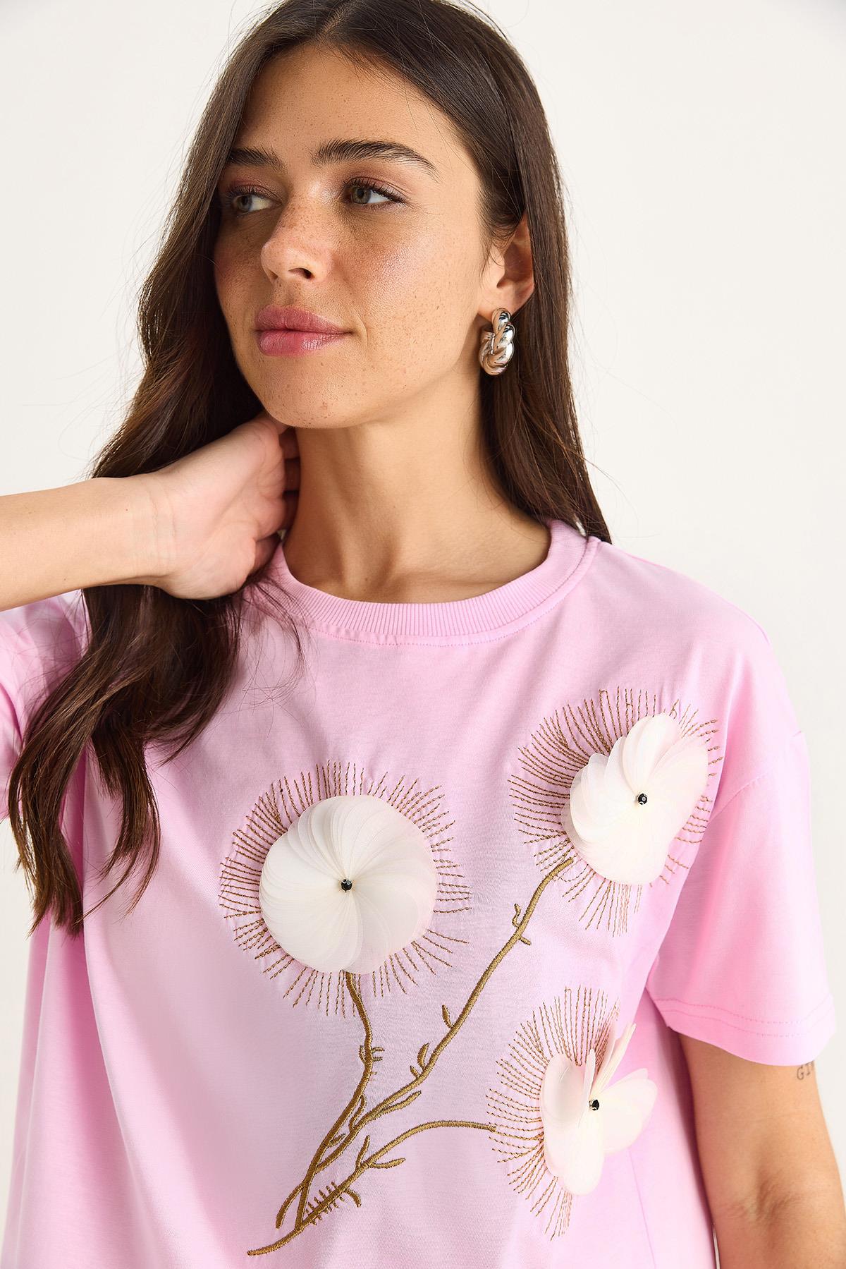 Kadın Bisiklet Yaka Kısa Kollu Nakışlı Kabartma Aksesuarlı T-Shirt 60602024 - Pembe - Pembe / L