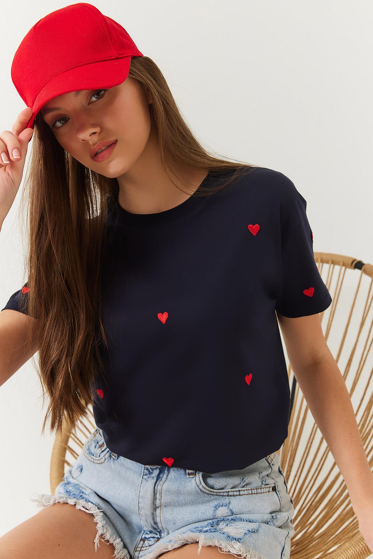 Kadın Kalp Nakışlı Tshirt 60602004 - Lacivert - Lacivert / M