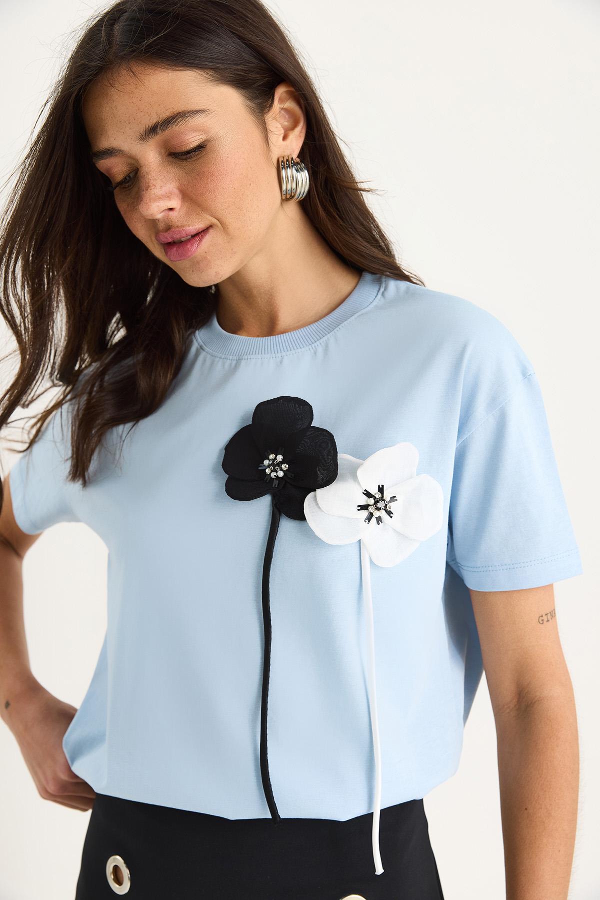 Kadın Aksesuarlı Kısa Kollu Pamuklu T-Shirt 60602041 - Mavi - Mavi / M