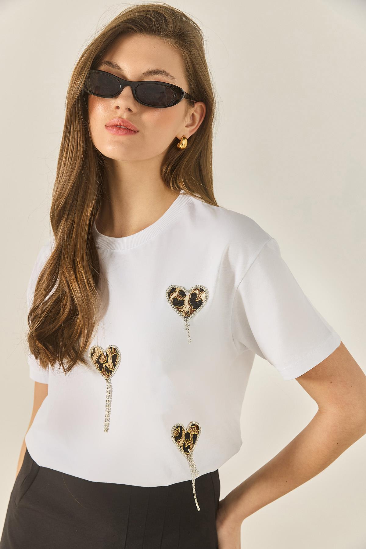 Kadın Leopar ve Taş Detaylı Kalpli Kısa Kollu T-Shirt 60602034 - Beyaz - Beyaz / M