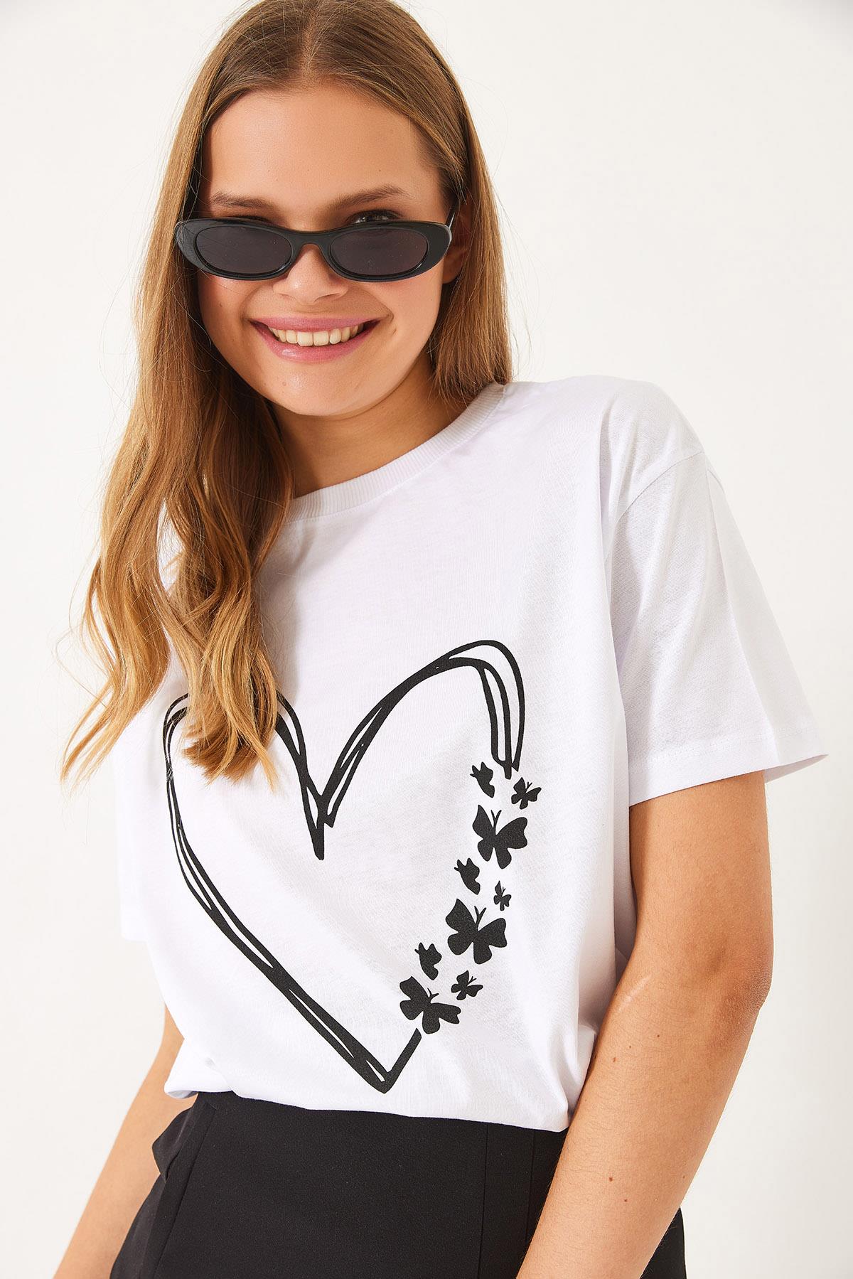 Kadın Bisiklet Yaka Kelebek Kalp Baskılı Kısa Kollu T-Shirt 60602020 - Beyaz - Beyaz / M