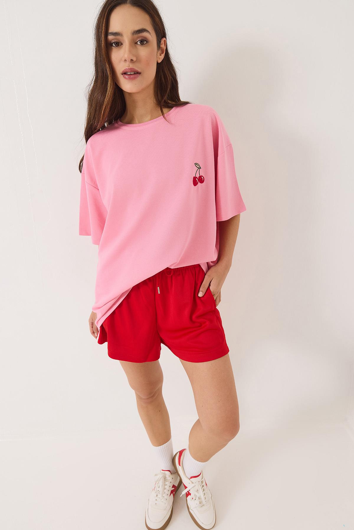 Kadın Kiraz Nakış İşlemeli Bisiklet Yaka Kısa Kollu Oversize T-Shirt 4011 60283152 - Pembe - Pembe / XL