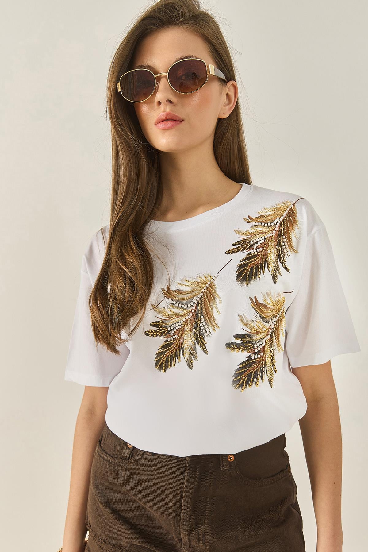 Kadın Omuzdan Yaprak Desenli Boncuk İşleme Detaylı Rahat Kalıp Pamuklu T-Shirt 1850 60283283 - Beyaz - Beyaz / S