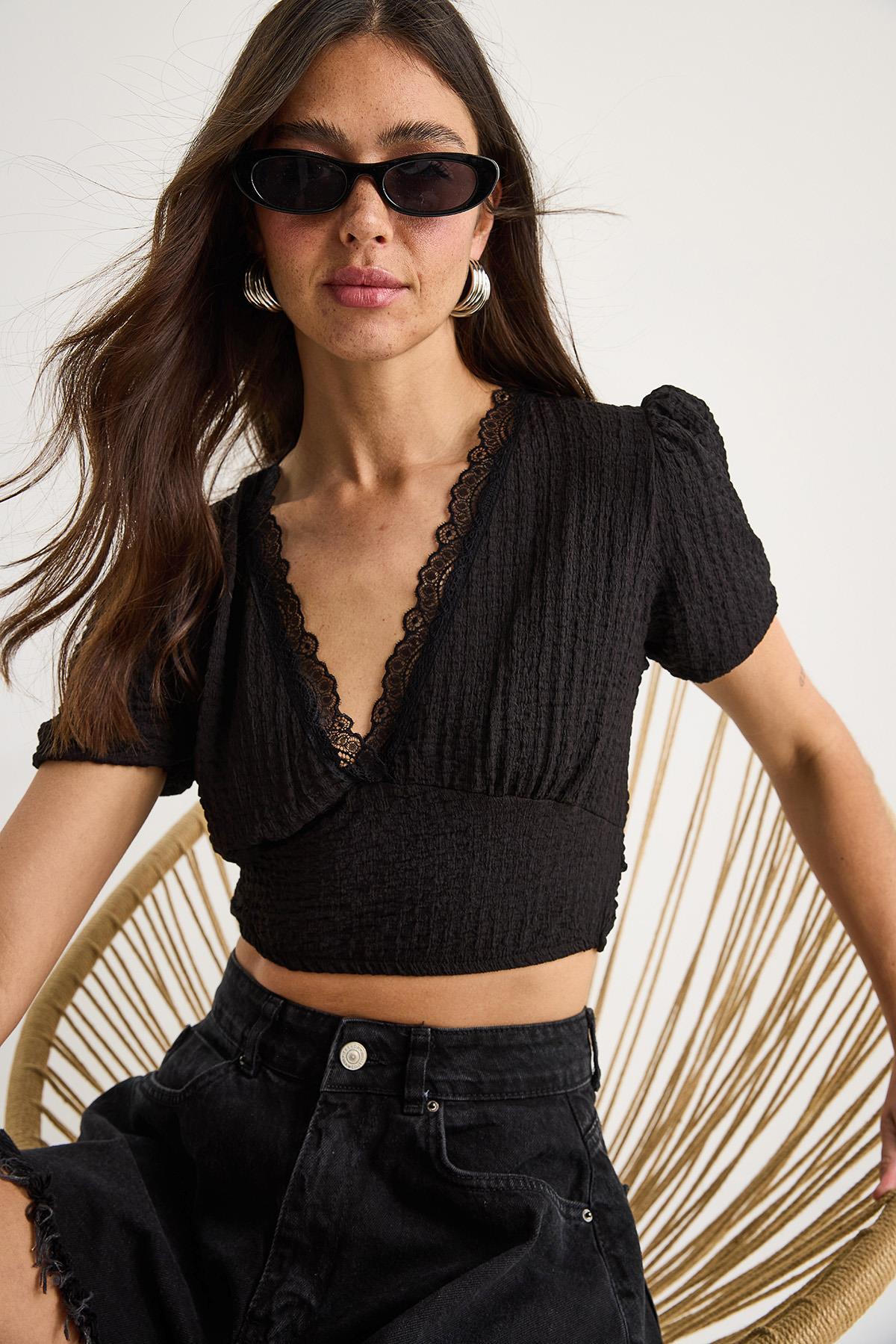 Kadın V Yaka Fisto Detaylı Bürümcük Kısa Kollu Crop Bluz 2231 60284051 - Siyah - Siyah / M
