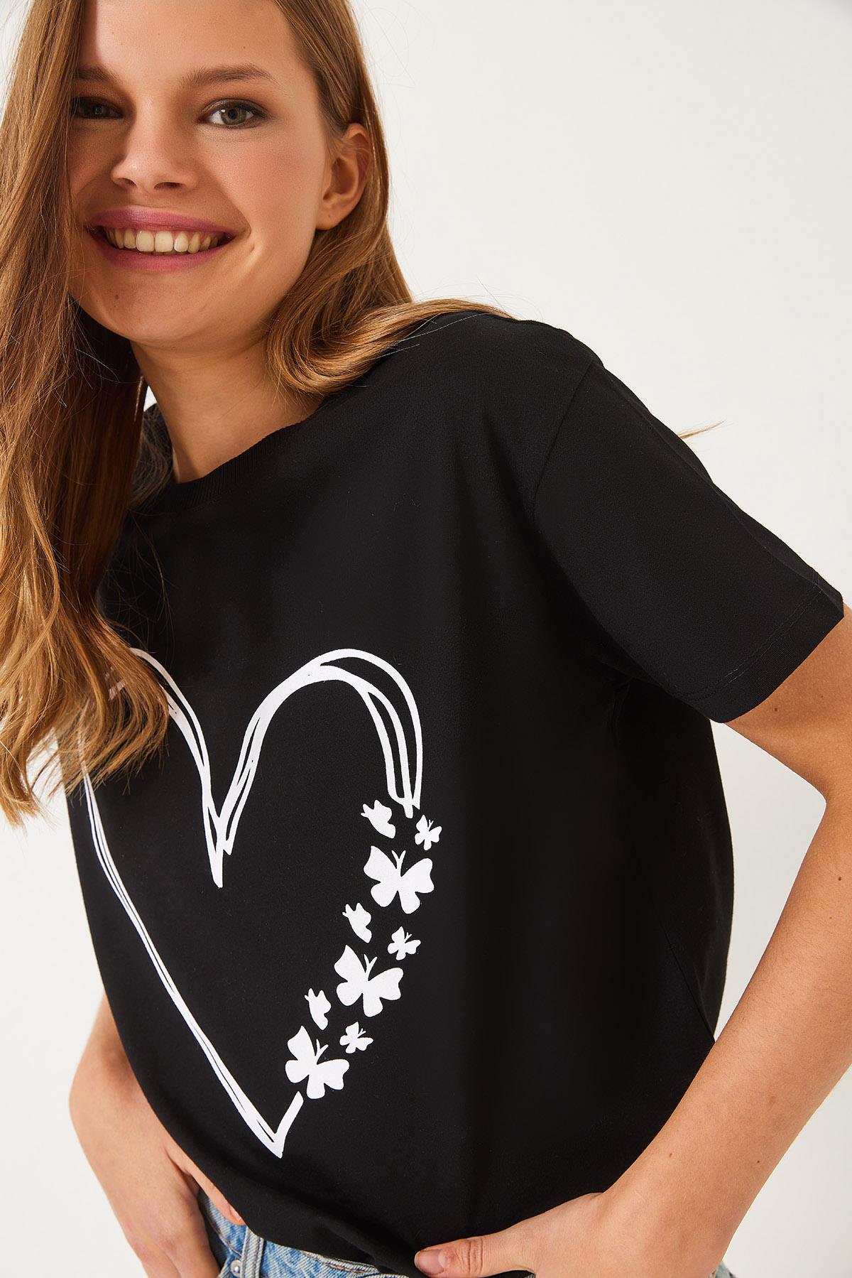 Kadın Bisiklet Yaka Kelebek Kalp Baskılı Kısa Kollu T-Shirt 60602020 - Siyah - Siyah / M