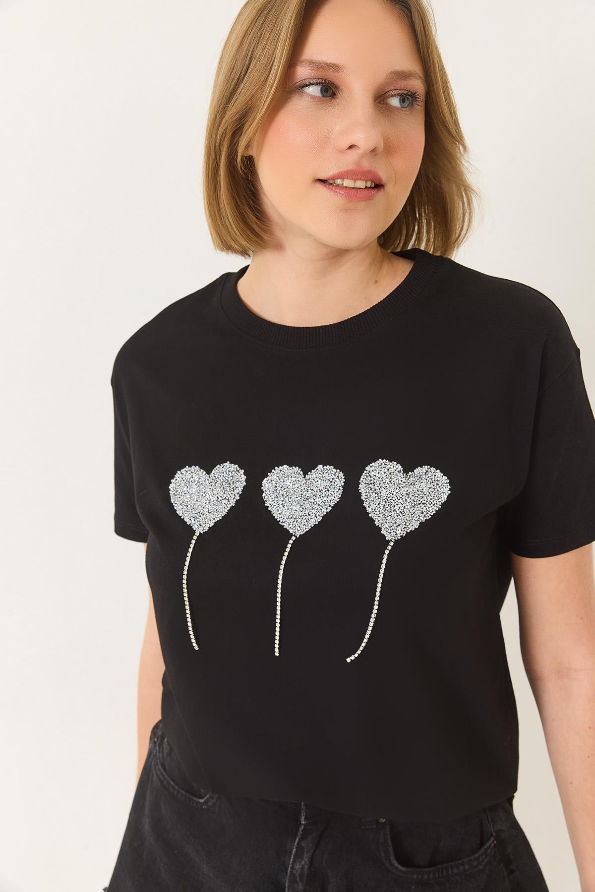 Kadın Taşlı Kalp Detaylı Kısa Kollu Pamuklu T-Shirt 60602038 - Siyah - Siyah / M