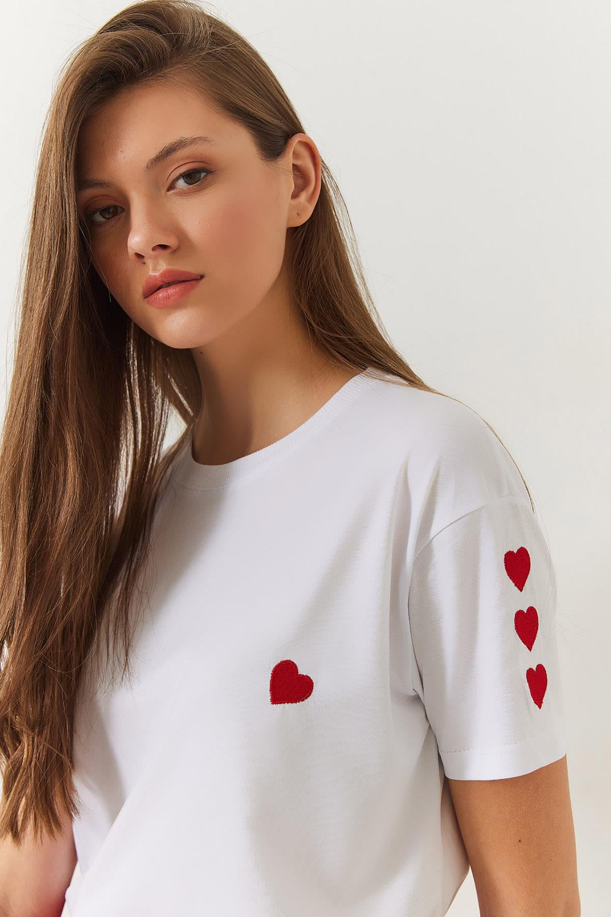 Kadın Kalp Nakışlı Tshirt 60602008 - Beyaz - Beyaz / S