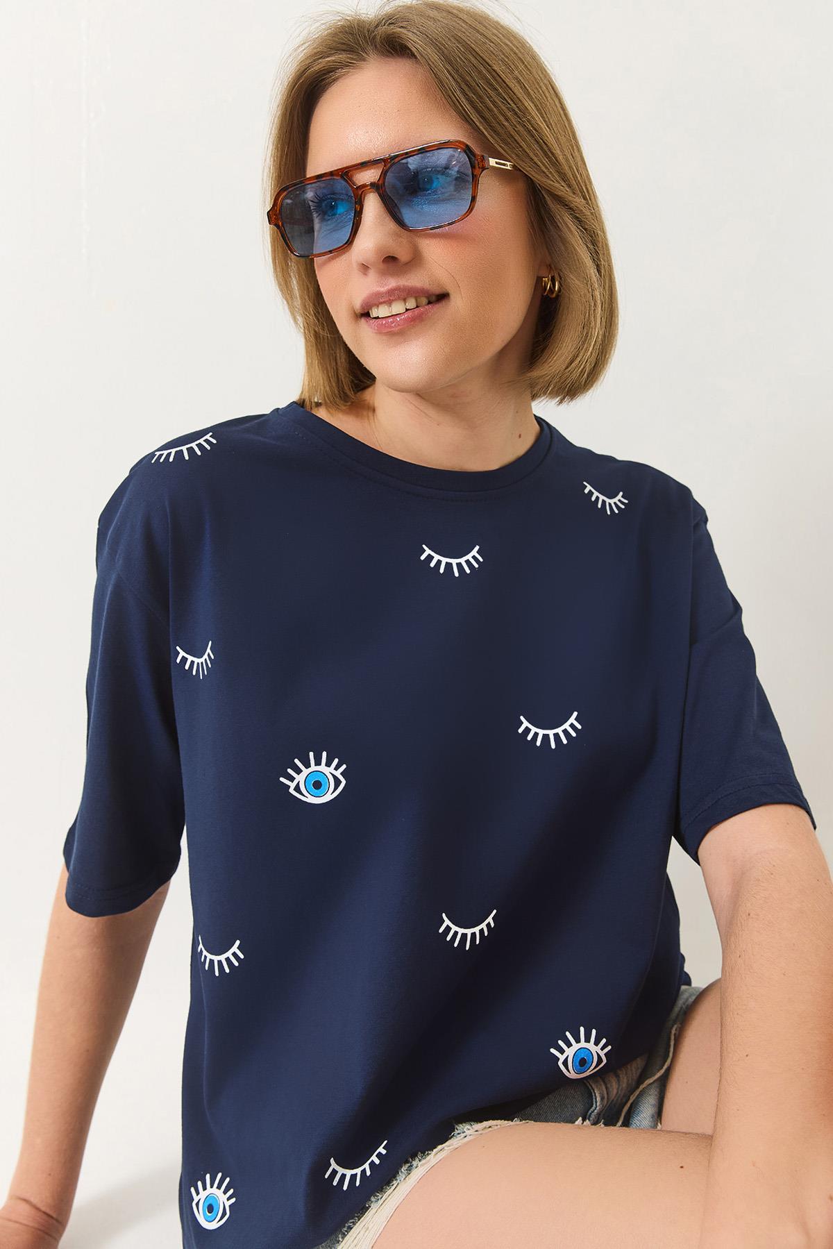 Kadın Göz Baskılı Kısa Kollu Pamuklu Oversize T-Shirt 60283184 - Lacivert - Lacivert / M
