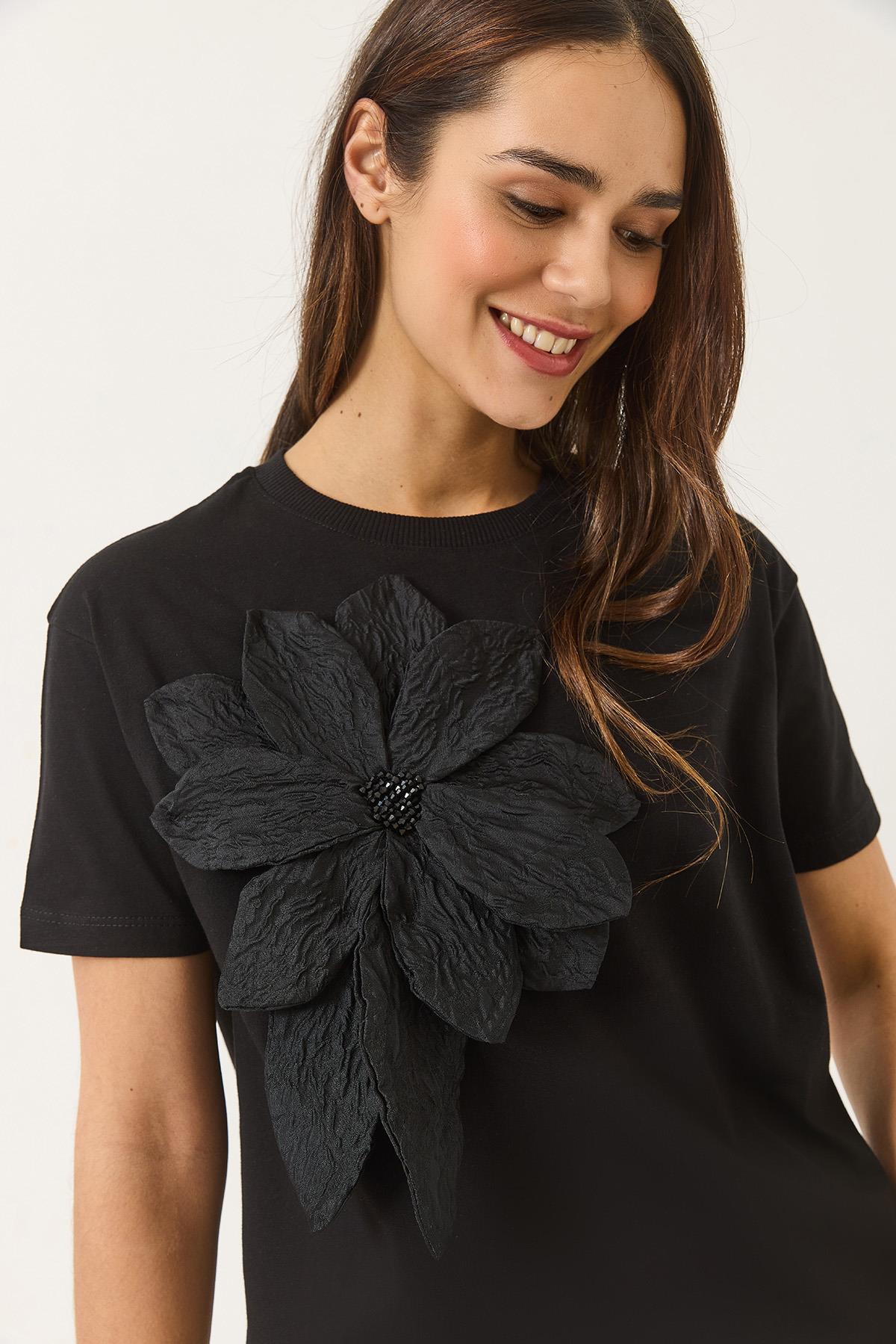 Kadın Çiçek Aksesuarlı Kısa Kollu Pamuklu T-Shirt 60602040 - Siyah - Siyah / L